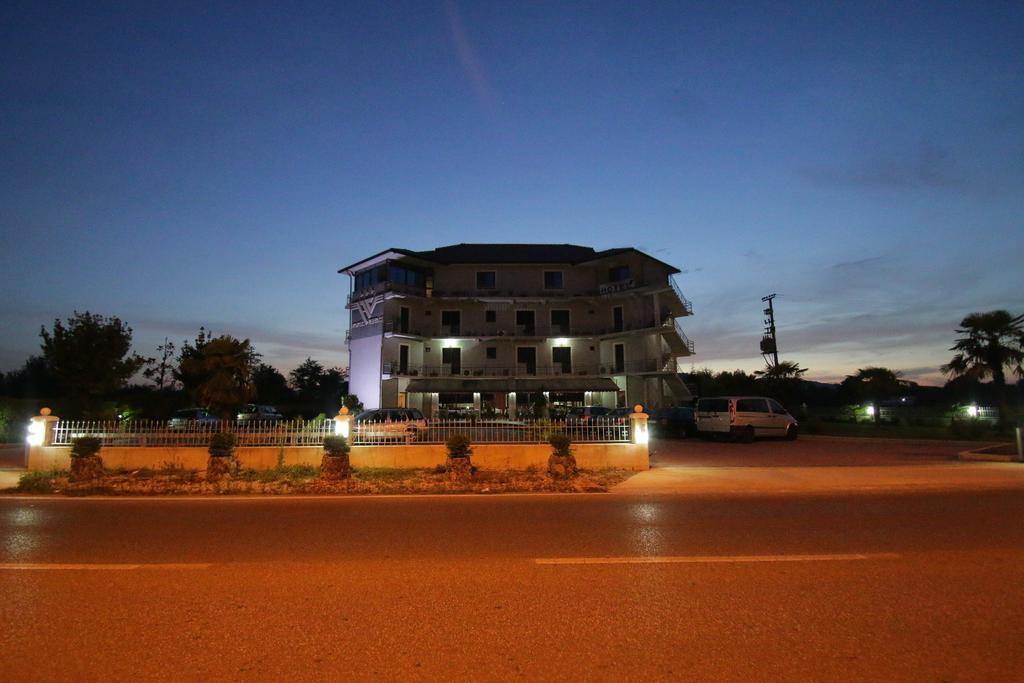 Hotel Verzaci Rinas Exterior foto