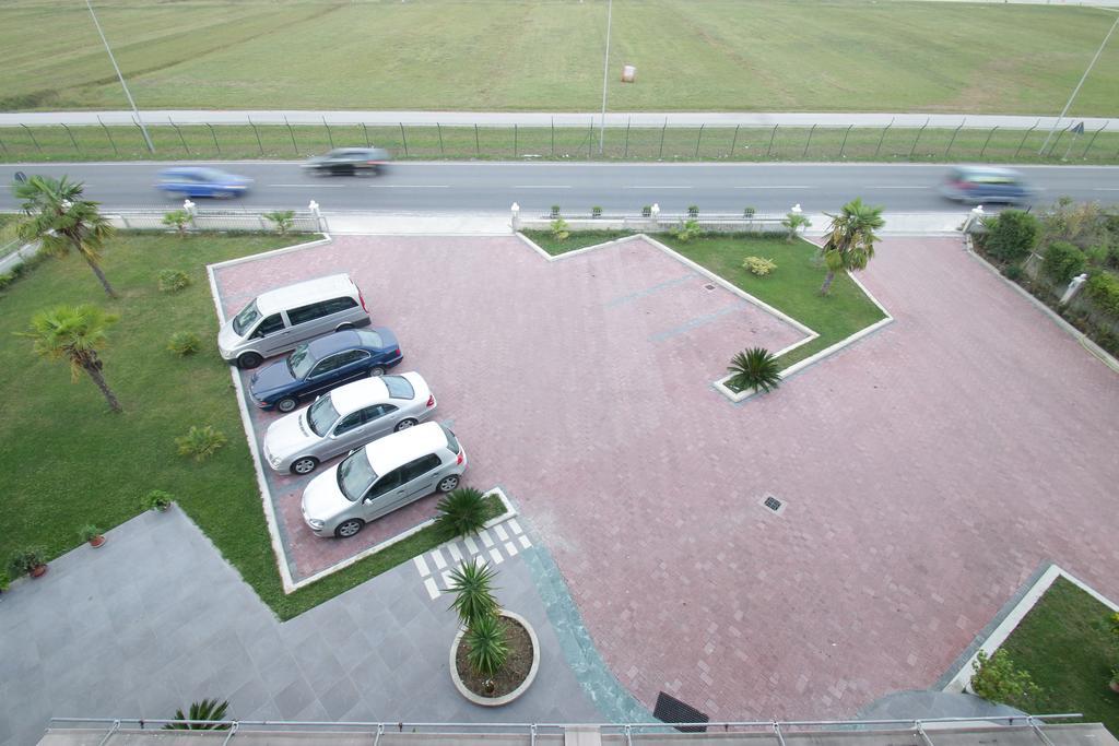 Hotel Verzaci Rinas Exterior foto