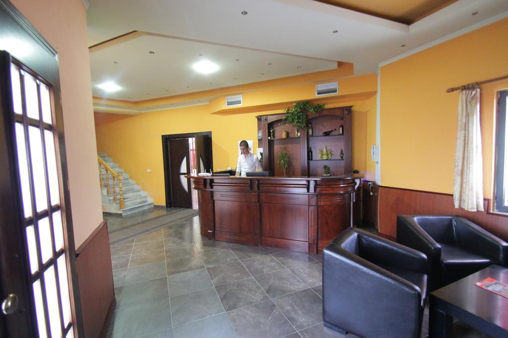 Hotel Verzaci Rinas Exterior foto